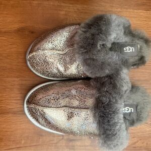 UGG Kids Shimmering Silver Slippers with Plush Gray Fur